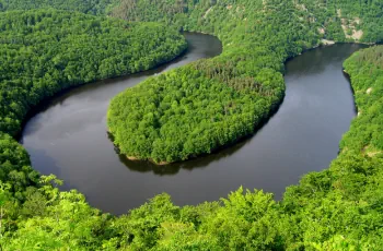 Les-gorges-de-la-sioule-tourisme-detente-location-vacances-sejours-Le-refuge-des-vaures-auvergne-puy-de-dome.webp