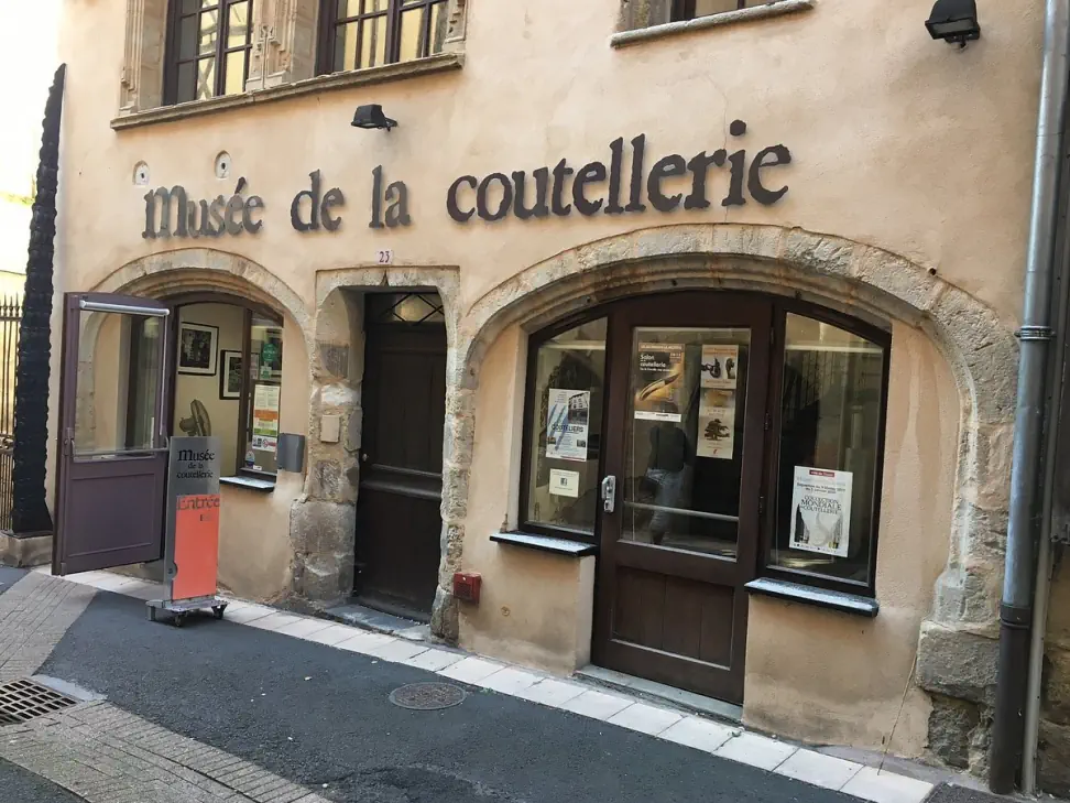 Musée de la coutellerie-Domaine des Terres du milieu-gite-nature-detente-location-vacances-sejours-auvergne-puy-de-dome