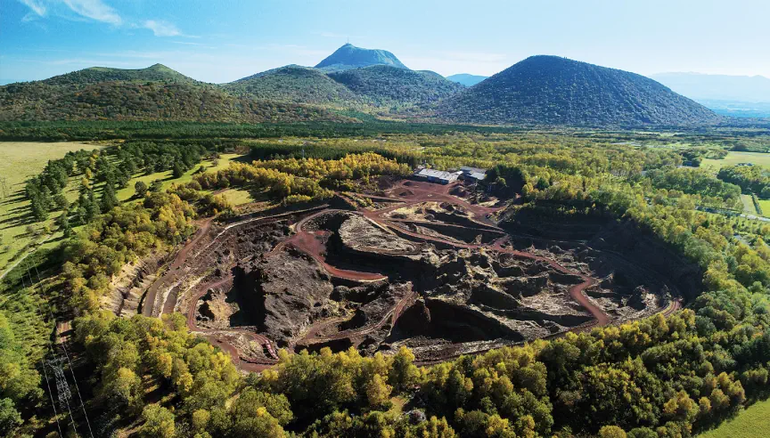 Volcan de Lemptégy-Domaine des Terres du milieu-gite-nature-detente-location-vacances-sejours-auvergne-puy-de-dome